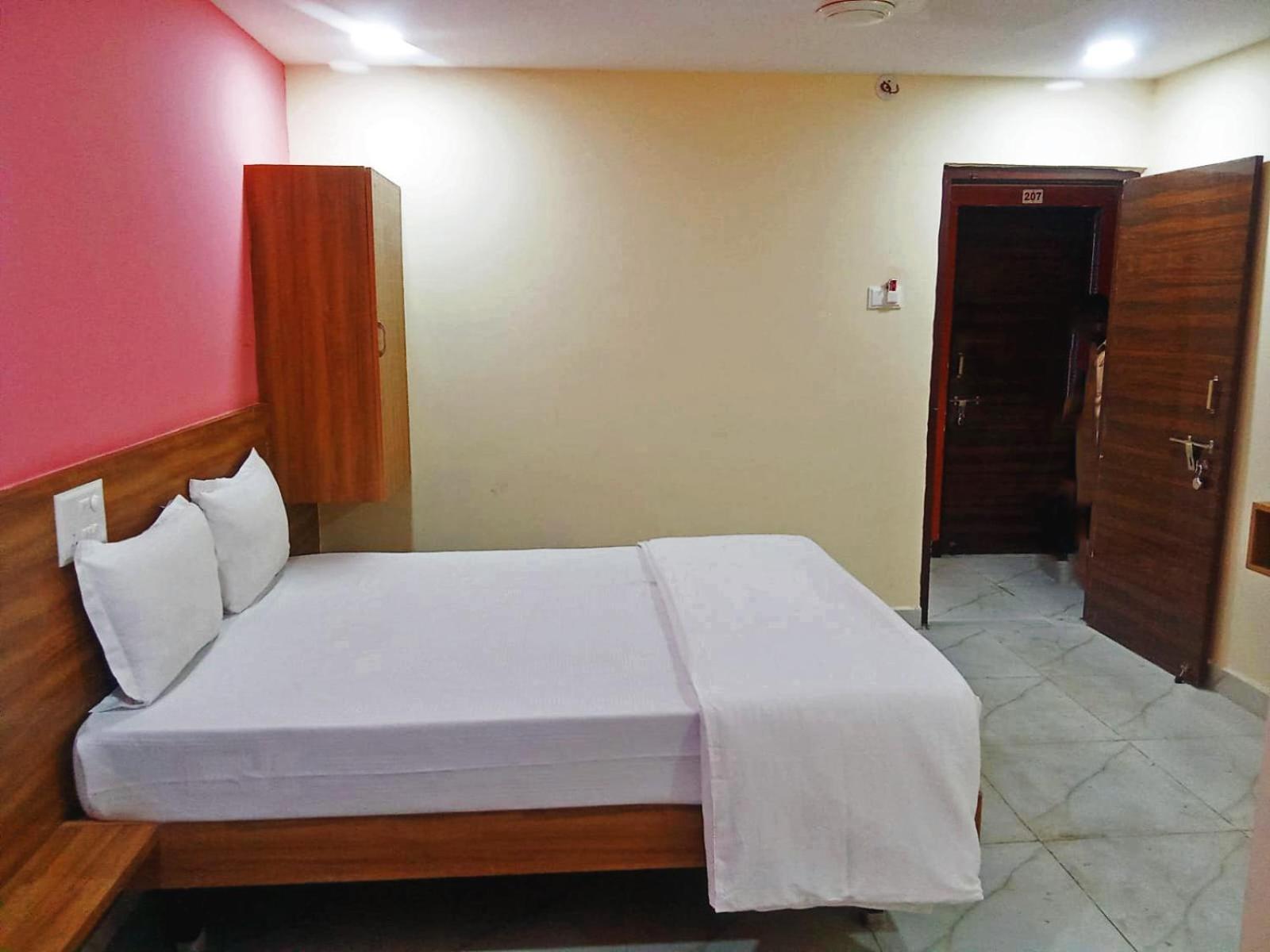Udupi Deluxe Lodge Gulbarga Kalaburagi Exterior foto
